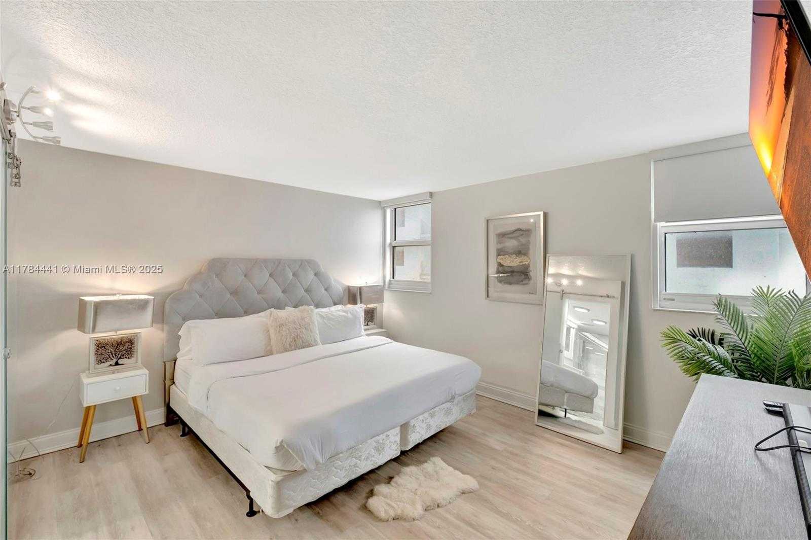 Small Image of 2401 COLLINS AVE #601, Miami Beach Number 22