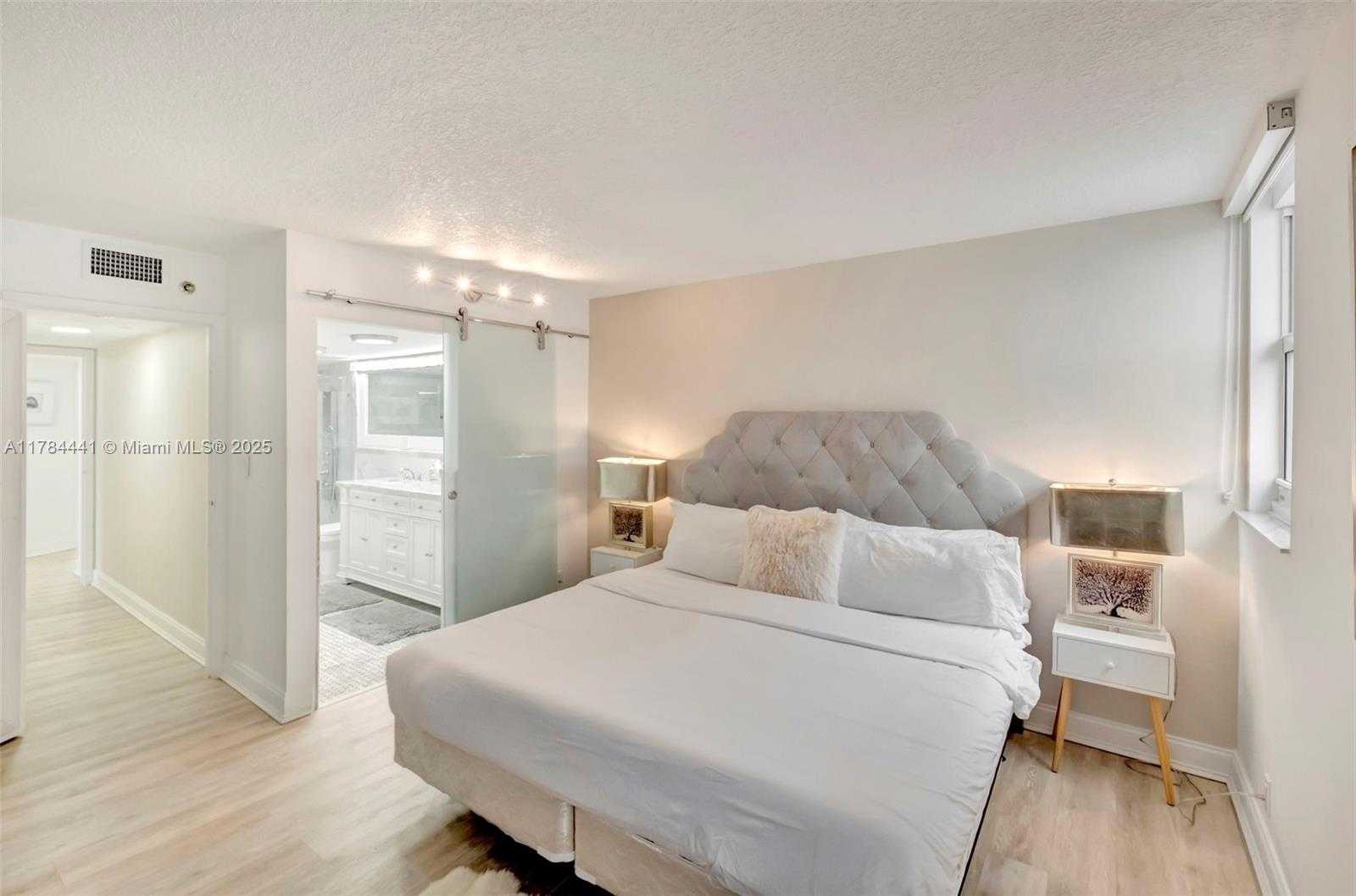 Small Image of 2401 COLLINS AVE #601, Miami Beach Number 23