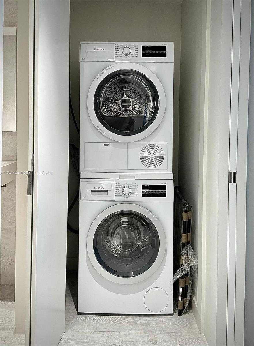 Small Image of 5600 COLLINS AVE #5A, Miami Beach Number 10