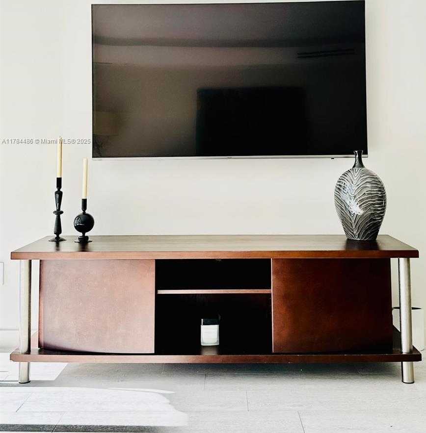 Small Image of 5600 COLLINS AVE #5A, Miami Beach Number 16