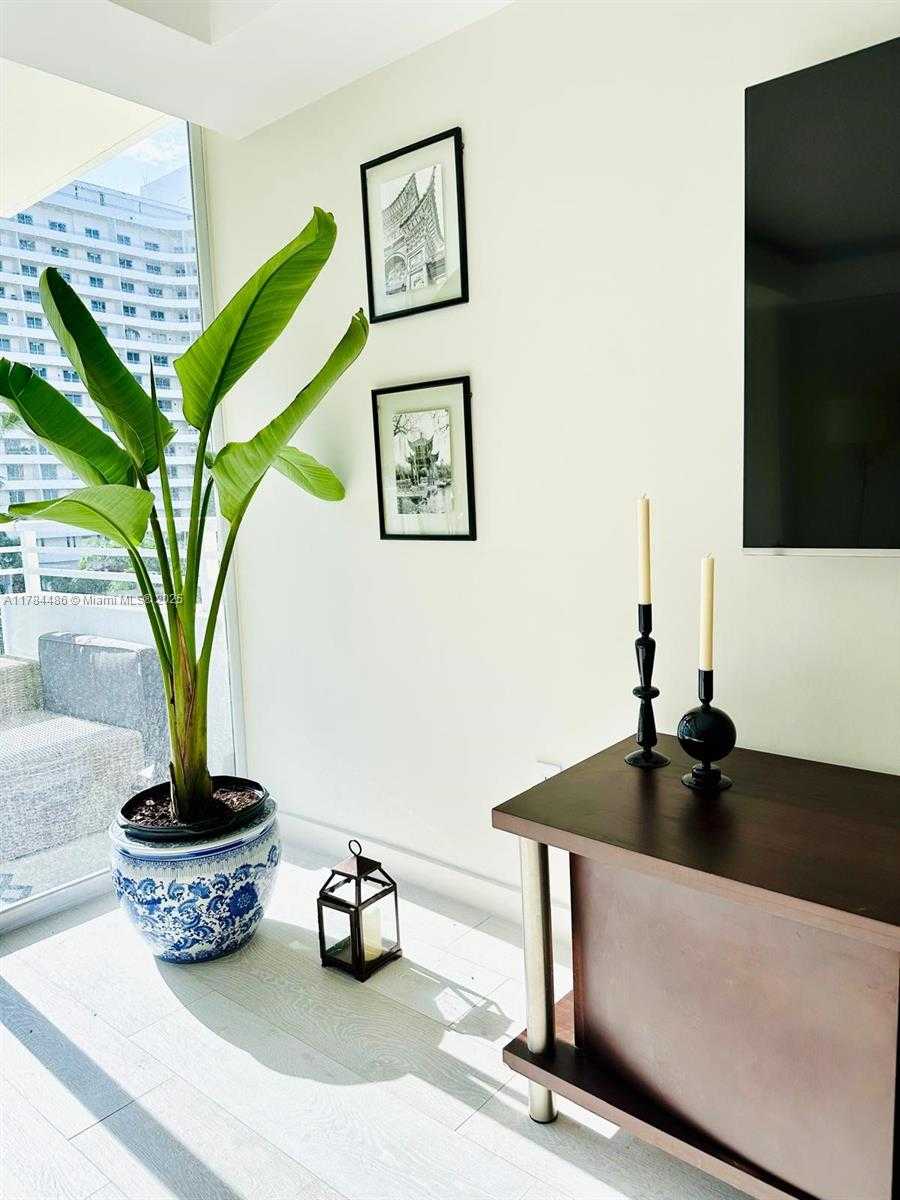 Small Image of 5600 COLLINS AVE #5A, Miami Beach Number 18