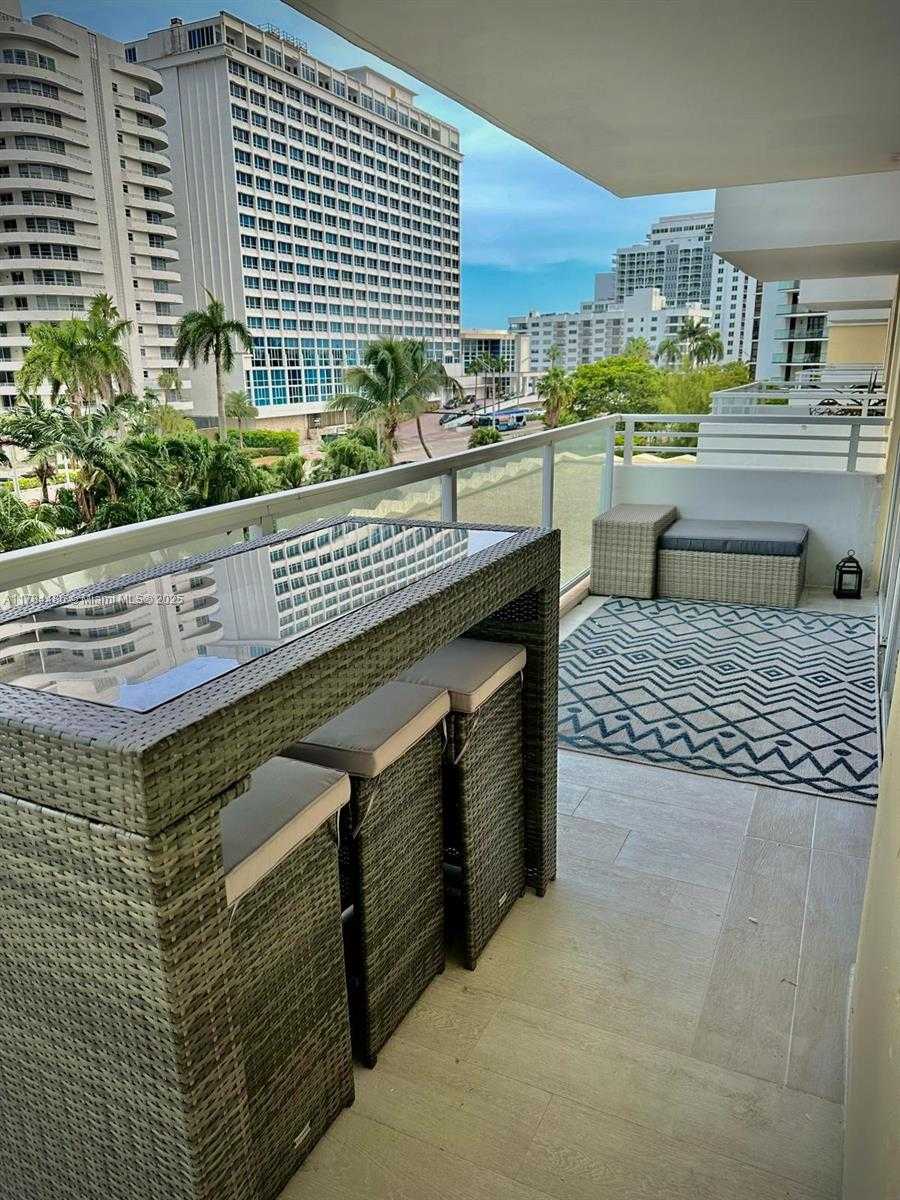 Small Image of 5600 COLLINS AVE #5A, Miami Beach Number 20