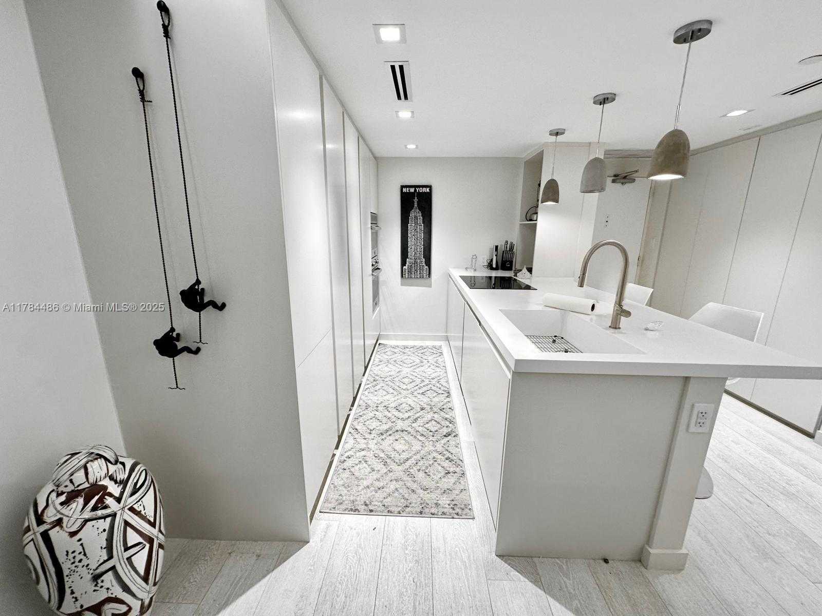 Small Image of 5600 COLLINS AVE #5A, Miami Beach Number 4