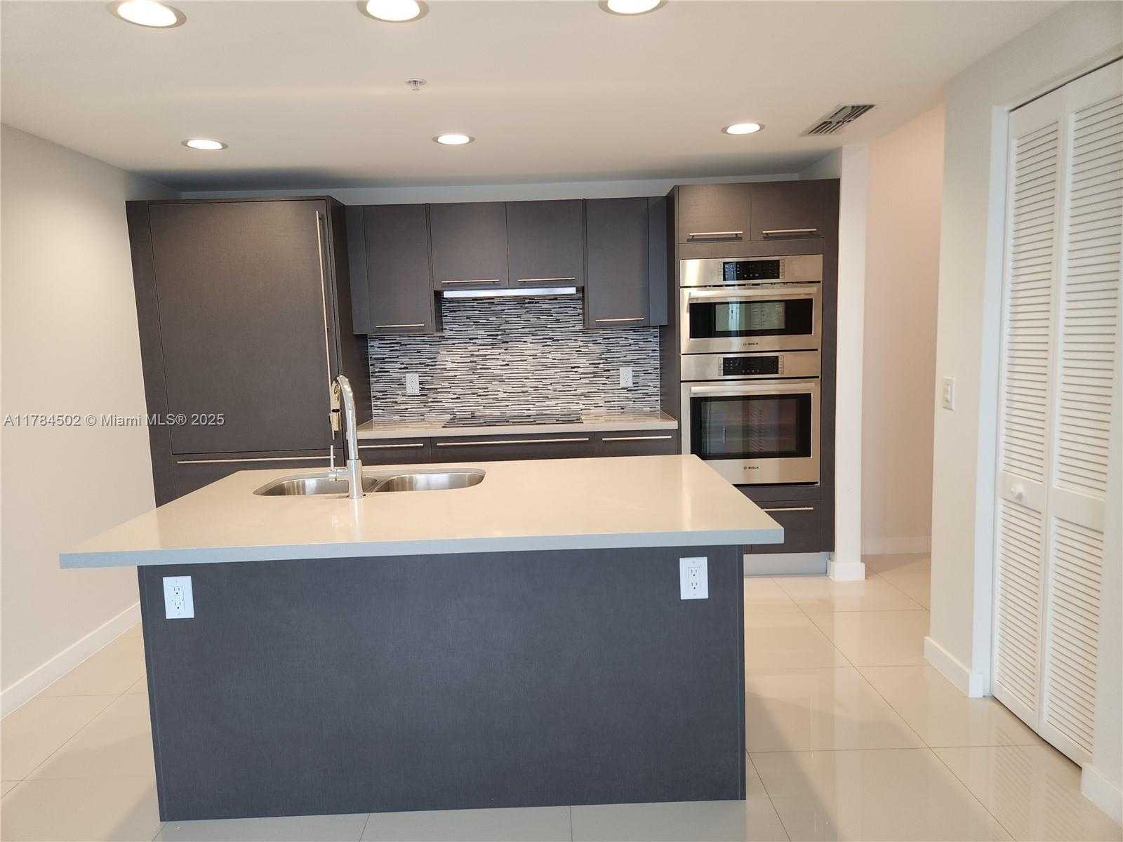 Small Image of 7875 NORTH WEST 107TH AVE #711, Doral Number 3