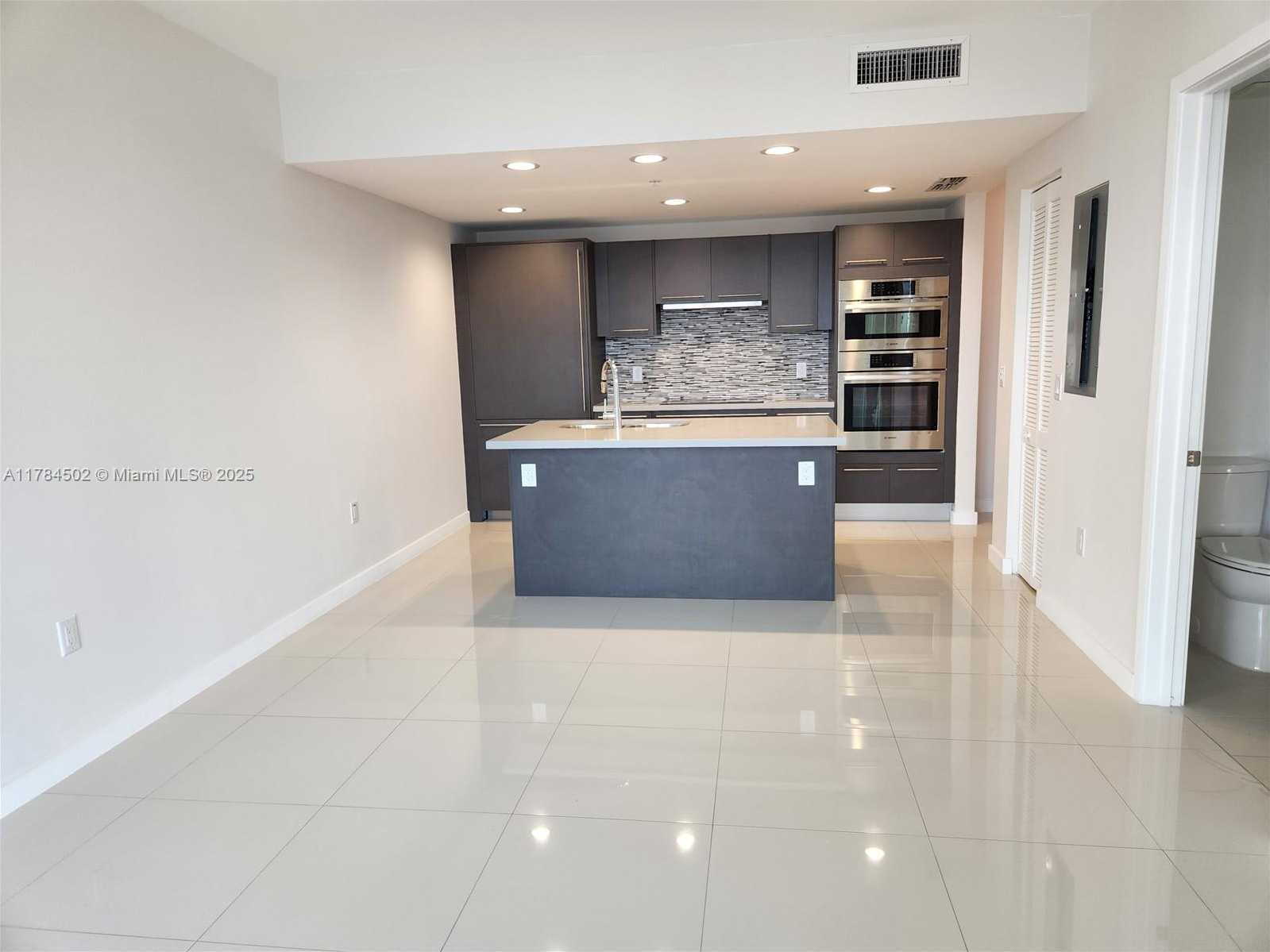 Small Image of 7875 NORTH WEST 107TH AVE #711, Doral Number 4