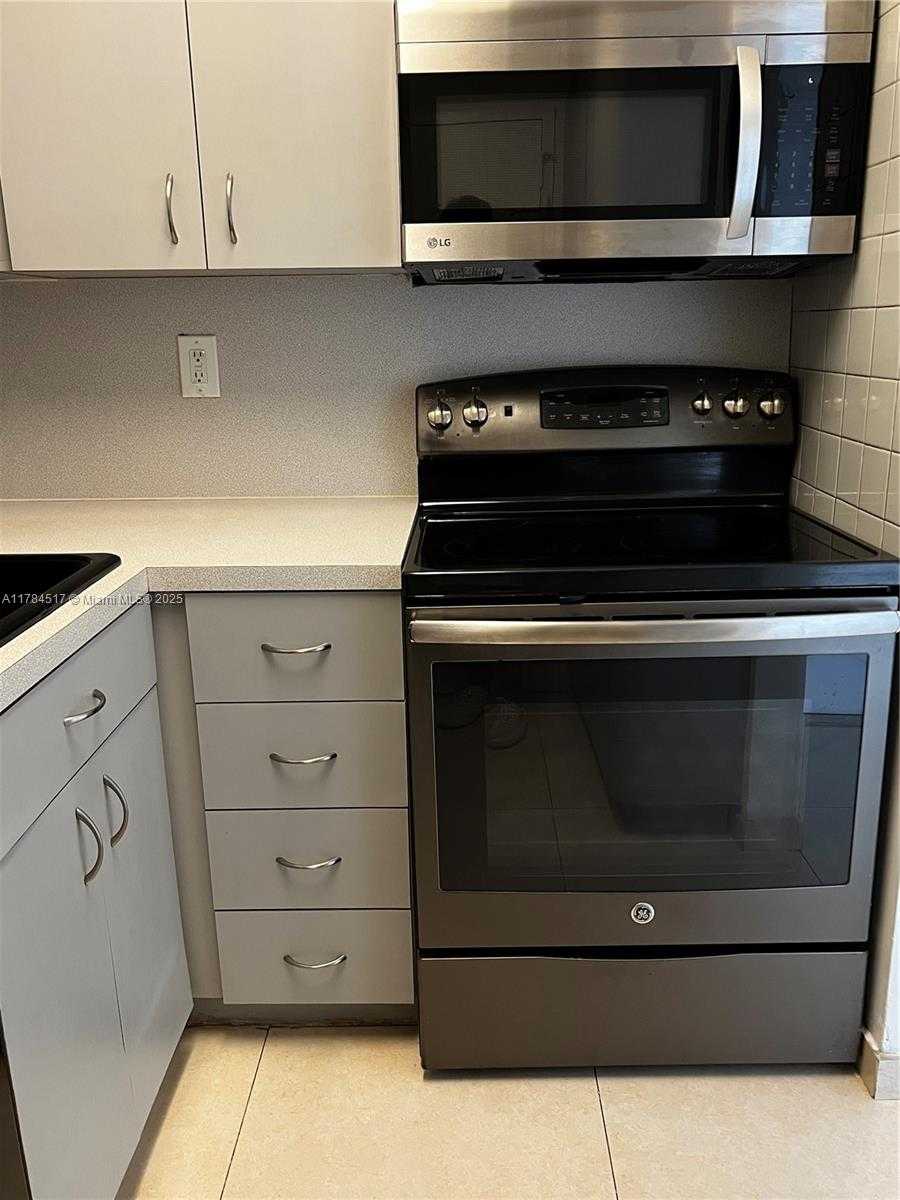 Small Image of 2899 COLLINS AVE #1146, Miami Beach Number 14