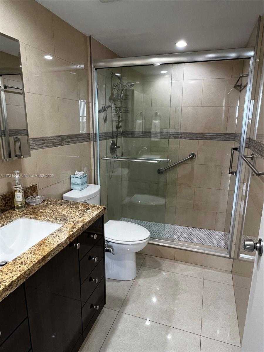 Small Image of 2899 COLLINS AVE #1146, Miami Beach Number 2