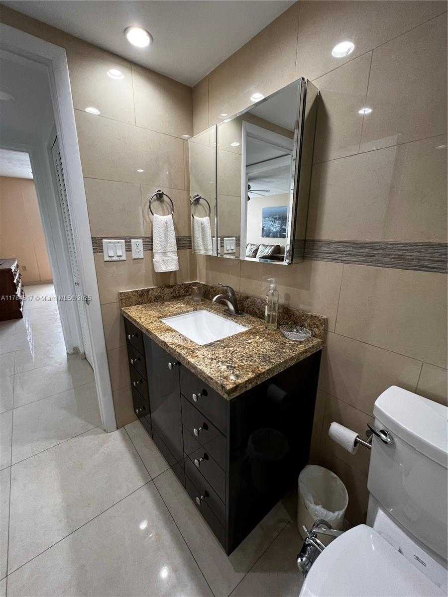Small Image of 2899 COLLINS AVE #1146, Miami Beach Number 21