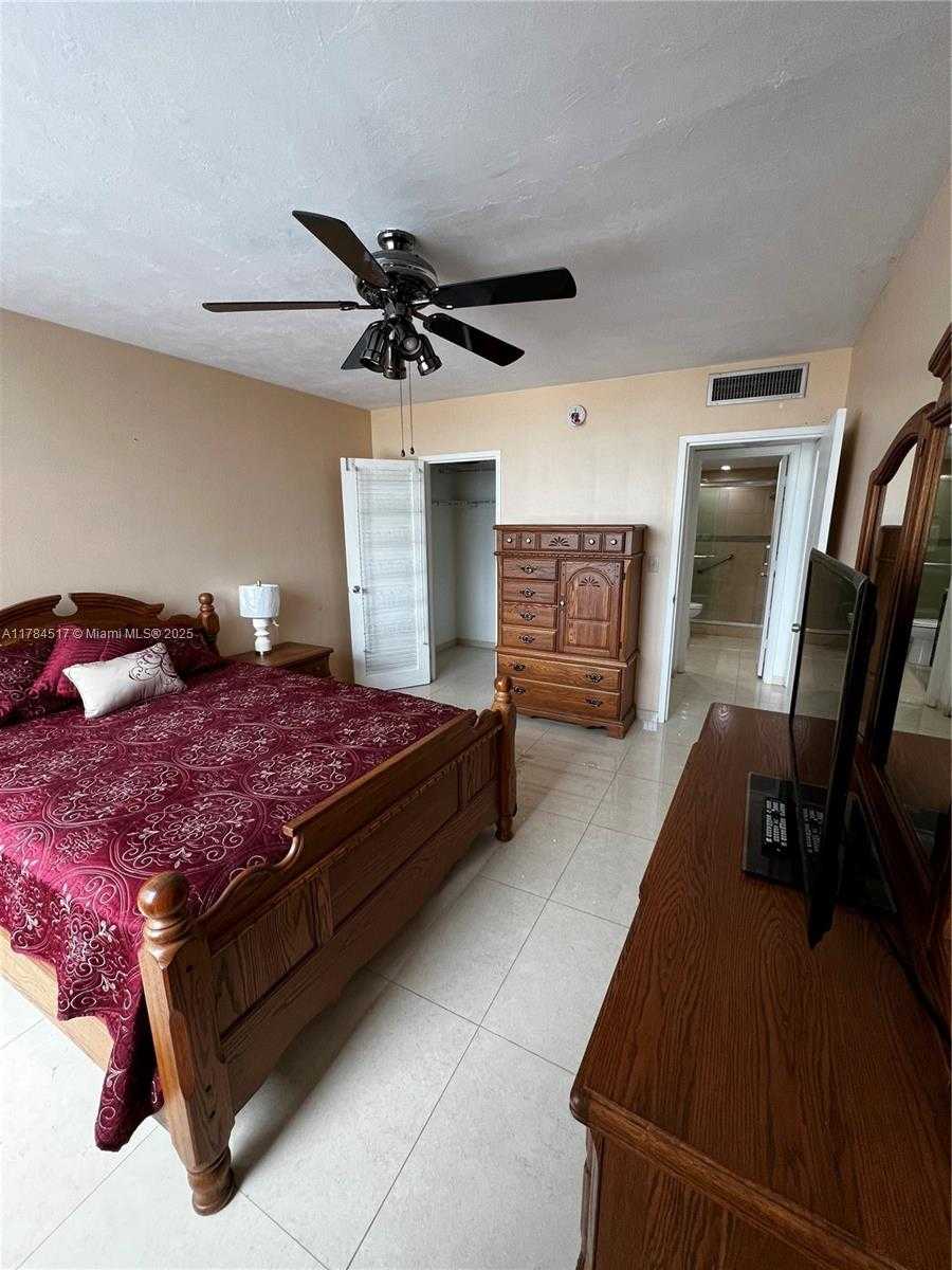 Small Image of 2899 COLLINS AVE #1146, Miami Beach Number 3