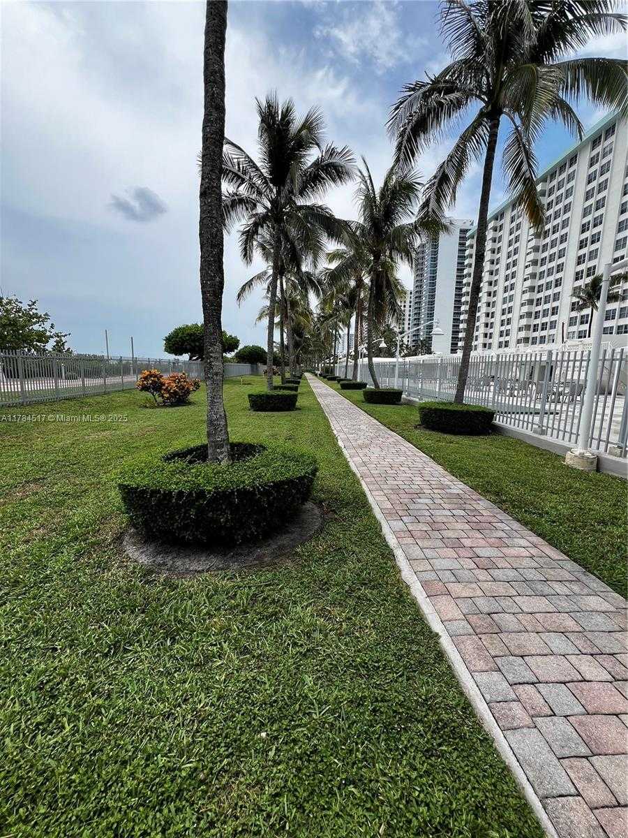 Small Image of 2899 COLLINS AVE #1146, Miami Beach Number 30