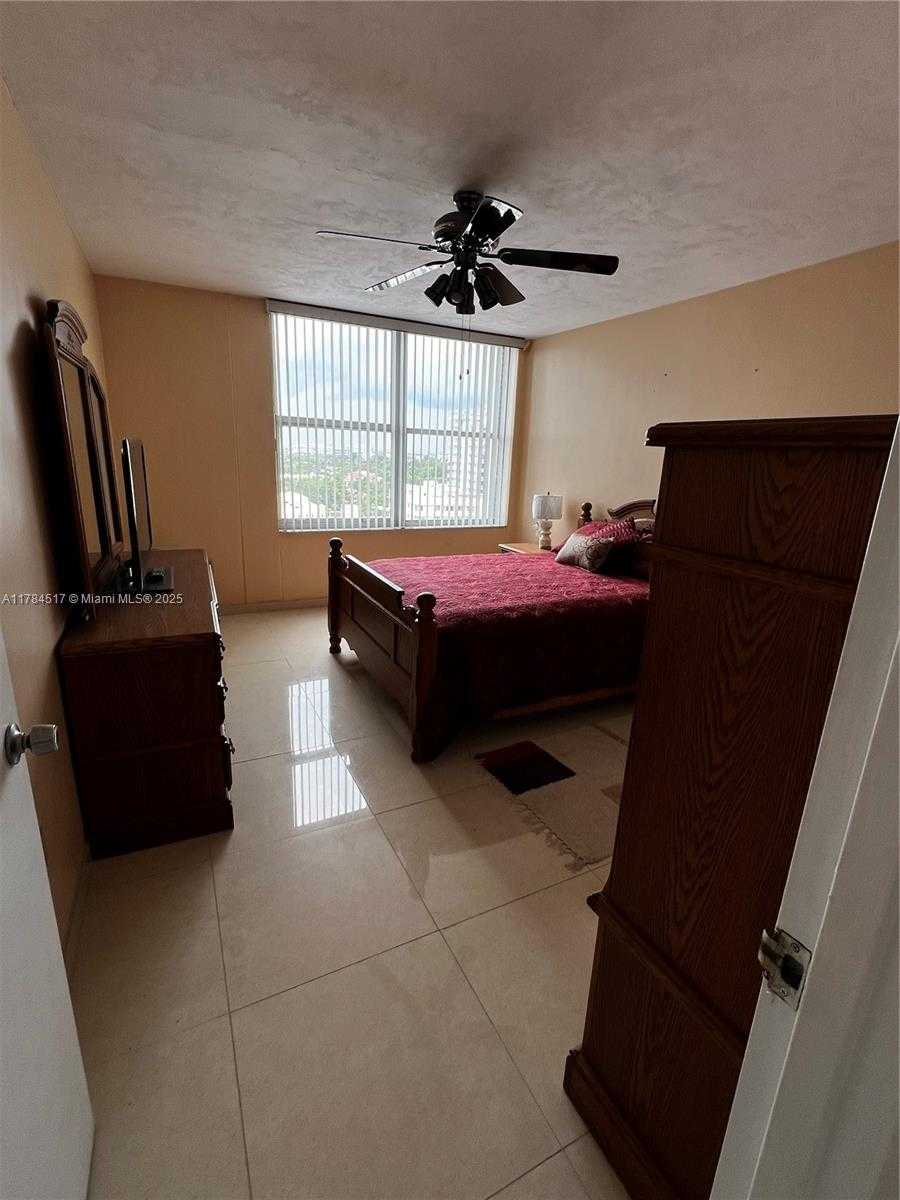 Small Image of 2899 COLLINS AVE #1146, Miami Beach Number 5