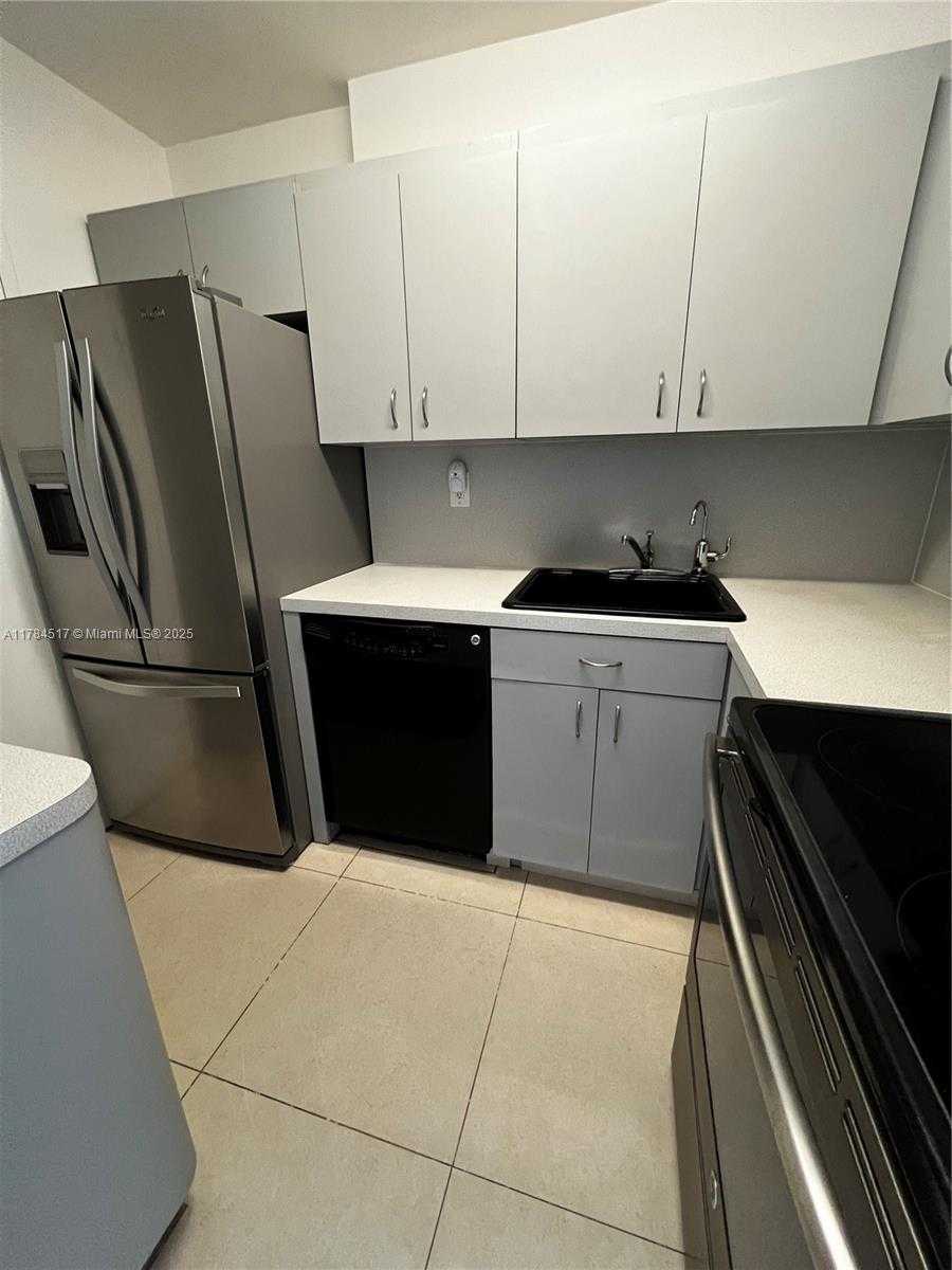 Small Image of 2899 COLLINS AVE #1146, Miami Beach Number 6