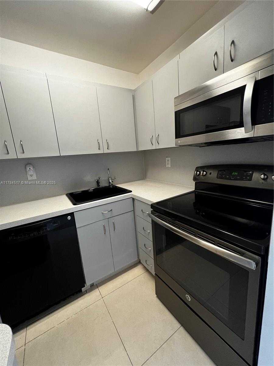 Small Image of 2899 COLLINS AVE #1146, Miami Beach Number 7