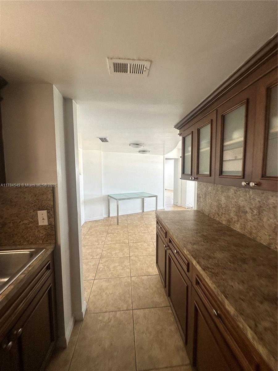Small Image of 1881 WASHINGTON AVE #11H, Miami Beach Number 4