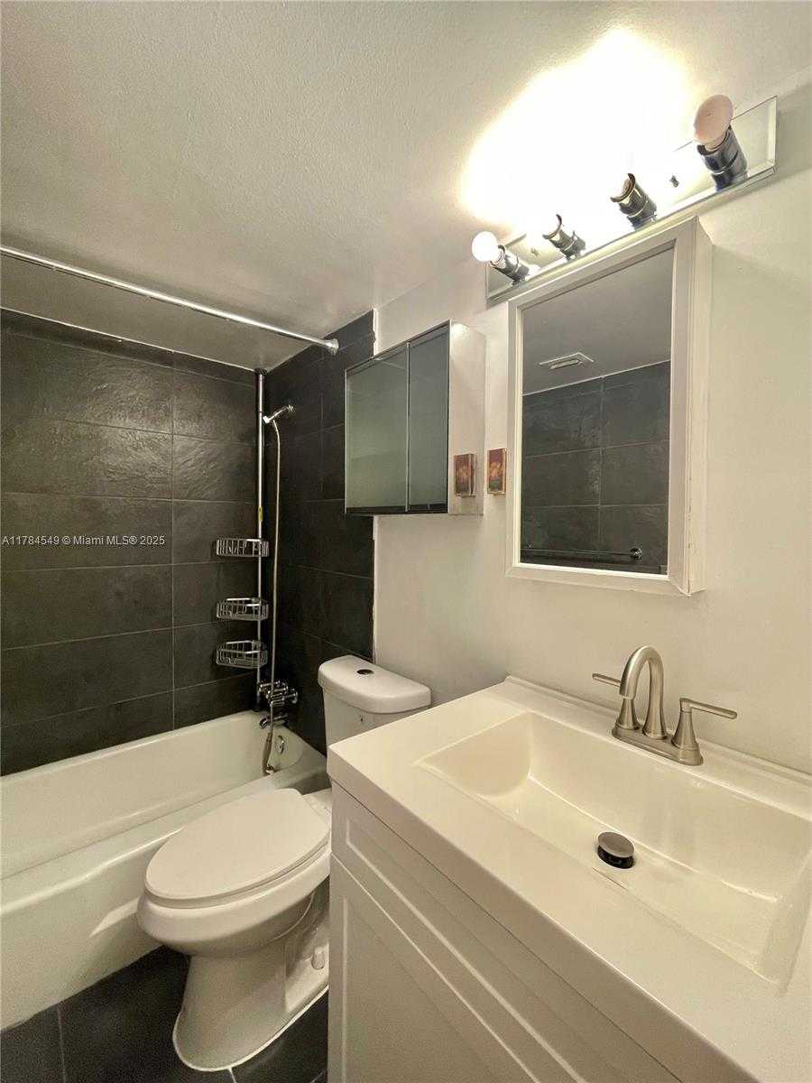 Small Image of 1881 WASHINGTON AVE #11H, Miami Beach Number 9