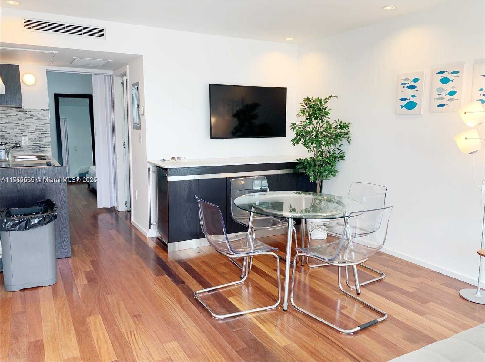 Small Image of 1601 WEST AVE #212, Miami Beach Number 4