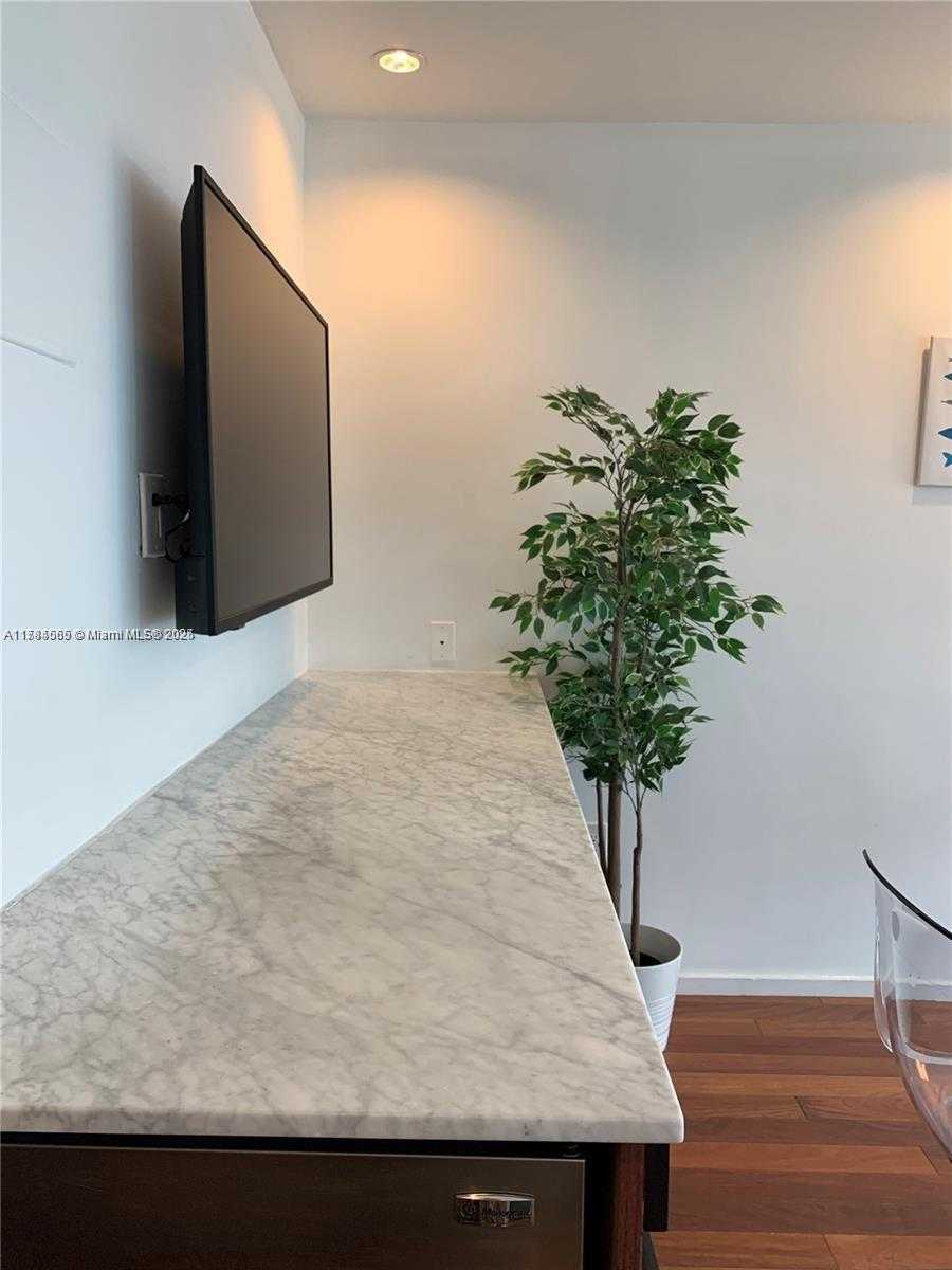 Small Image of 1601 WEST AVE #212, Miami Beach Number 6
