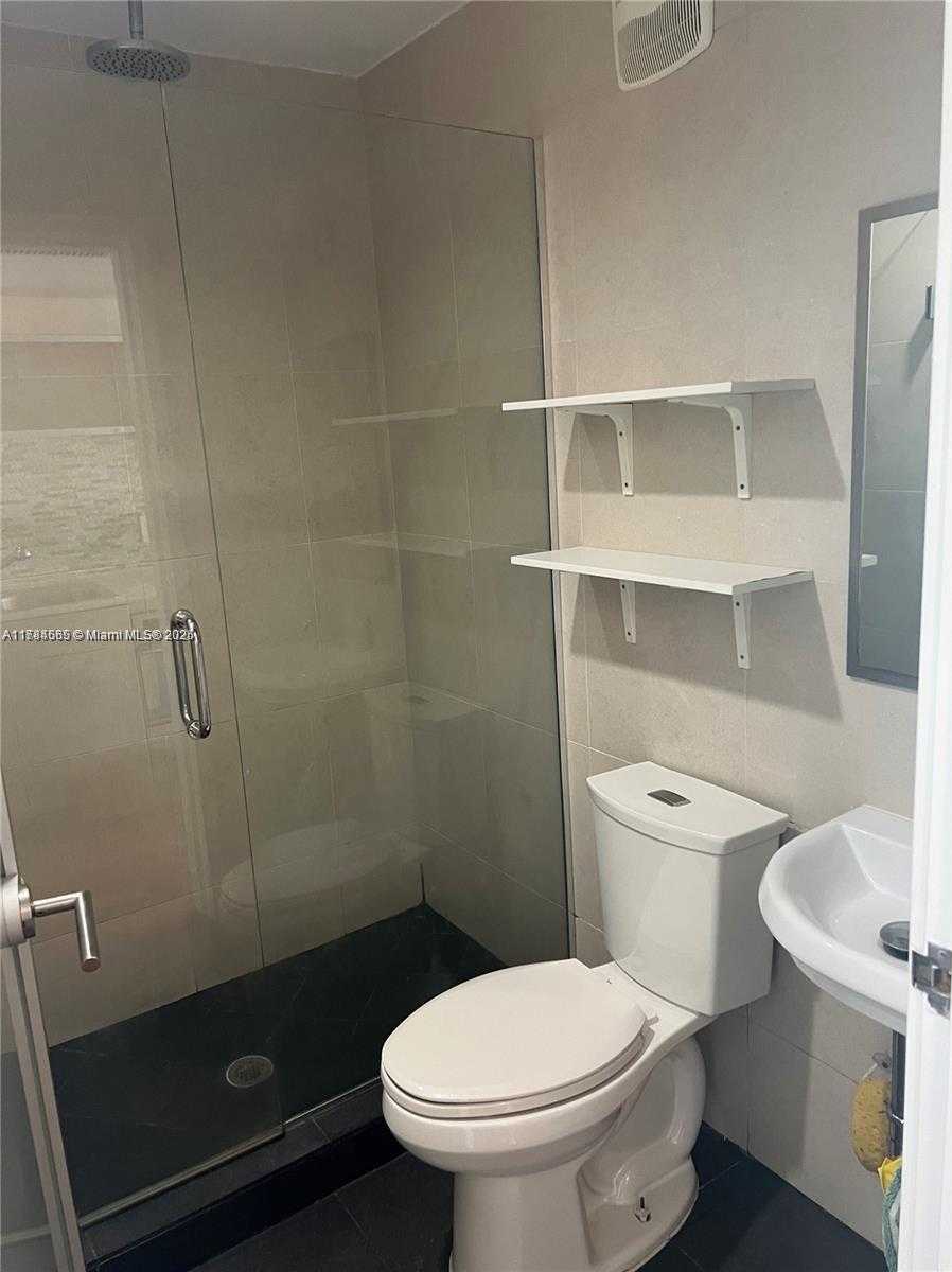 Small Image of 1601 WEST AVE #212, Miami Beach Number 8
