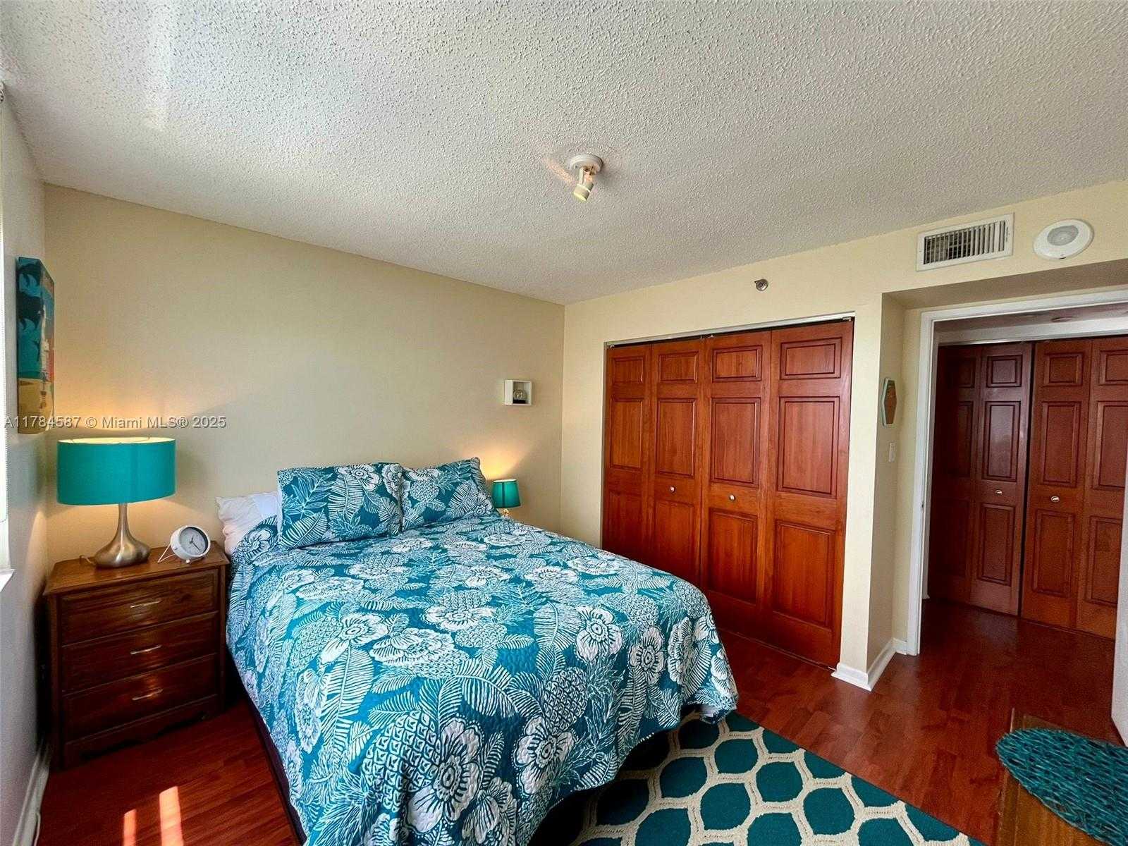 Small Image of 770 CLAUGHTON ISLAND DR #1908, Miami Number 5