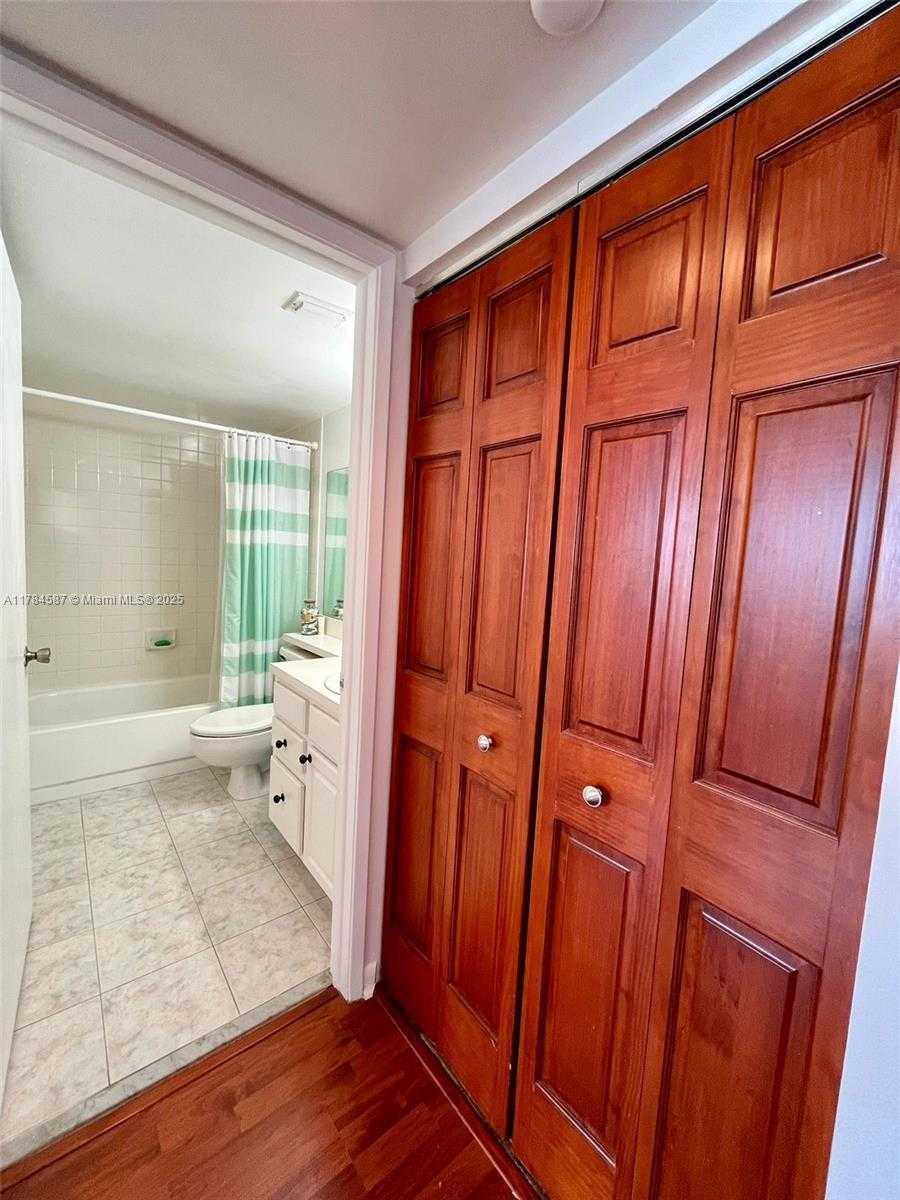 Small Image of 770 CLAUGHTON ISLAND DR #1908, Miami Number 7