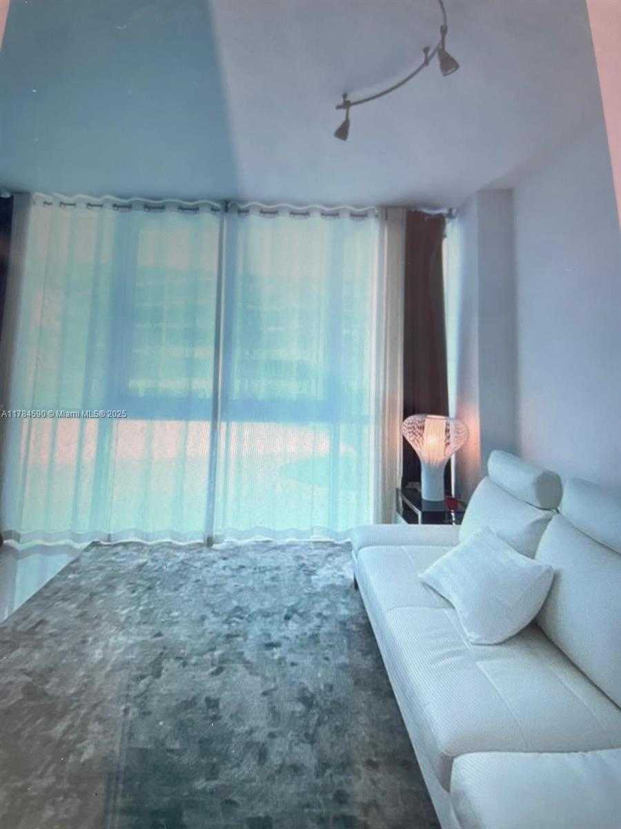 Small Image of 50 SOUTH POINTE DR #503, Miami Beach Number 10