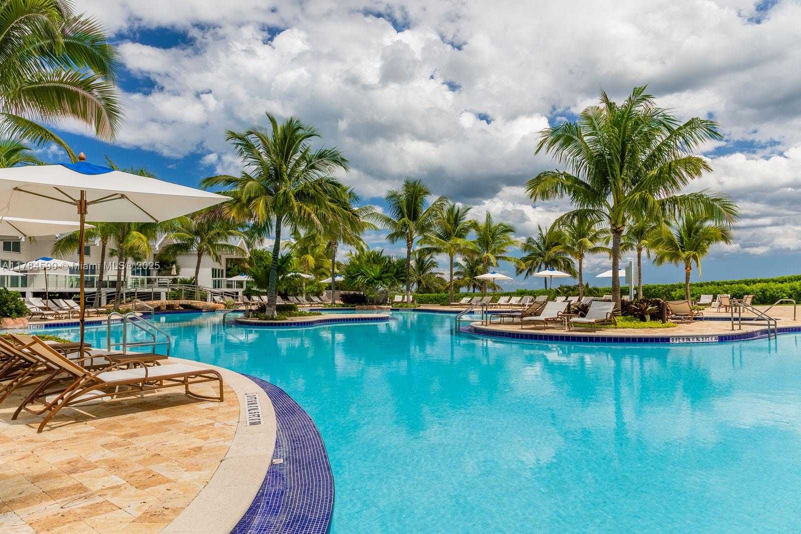 Small Image of 50 SOUTH POINTE DR #503, Miami Beach Number 14