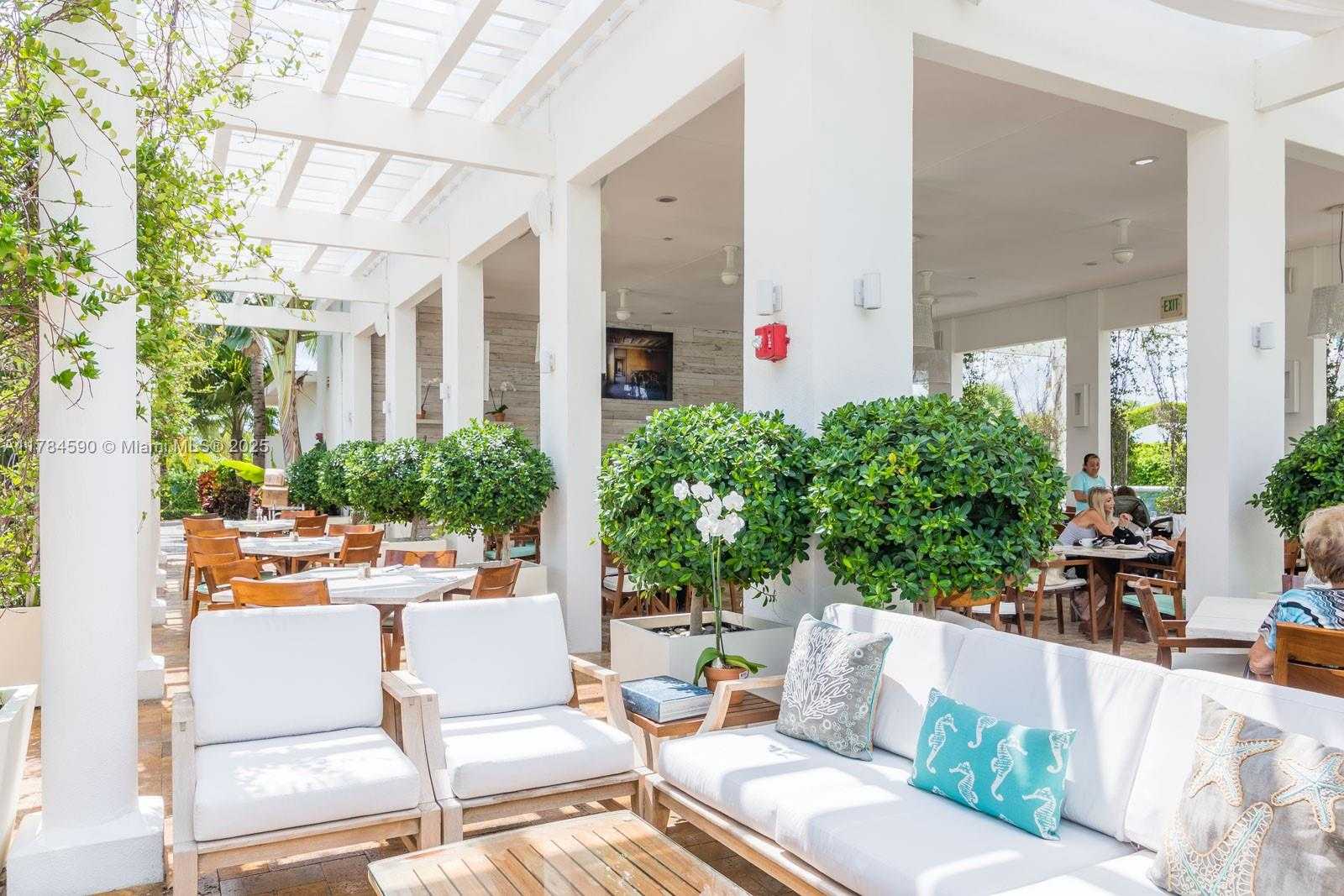 Small Image of 50 SOUTH POINTE DR #503, Miami Beach Number 15