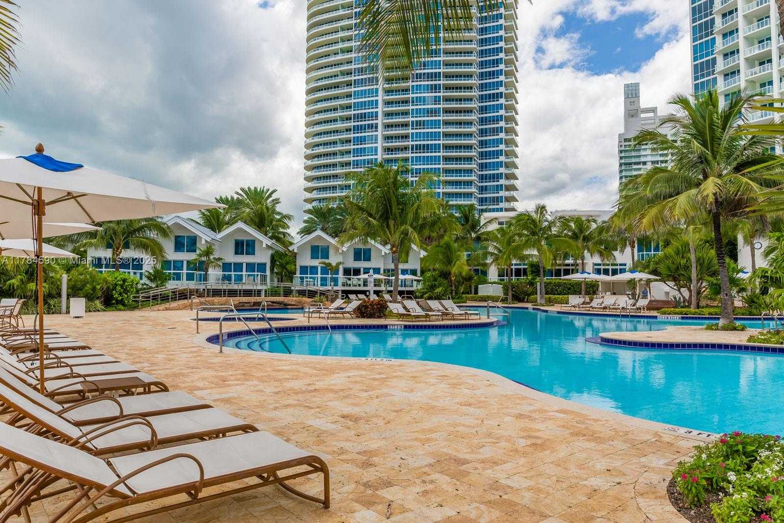 Small Image of 50 SOUTH POINTE DR #503, Miami Beach Number 20