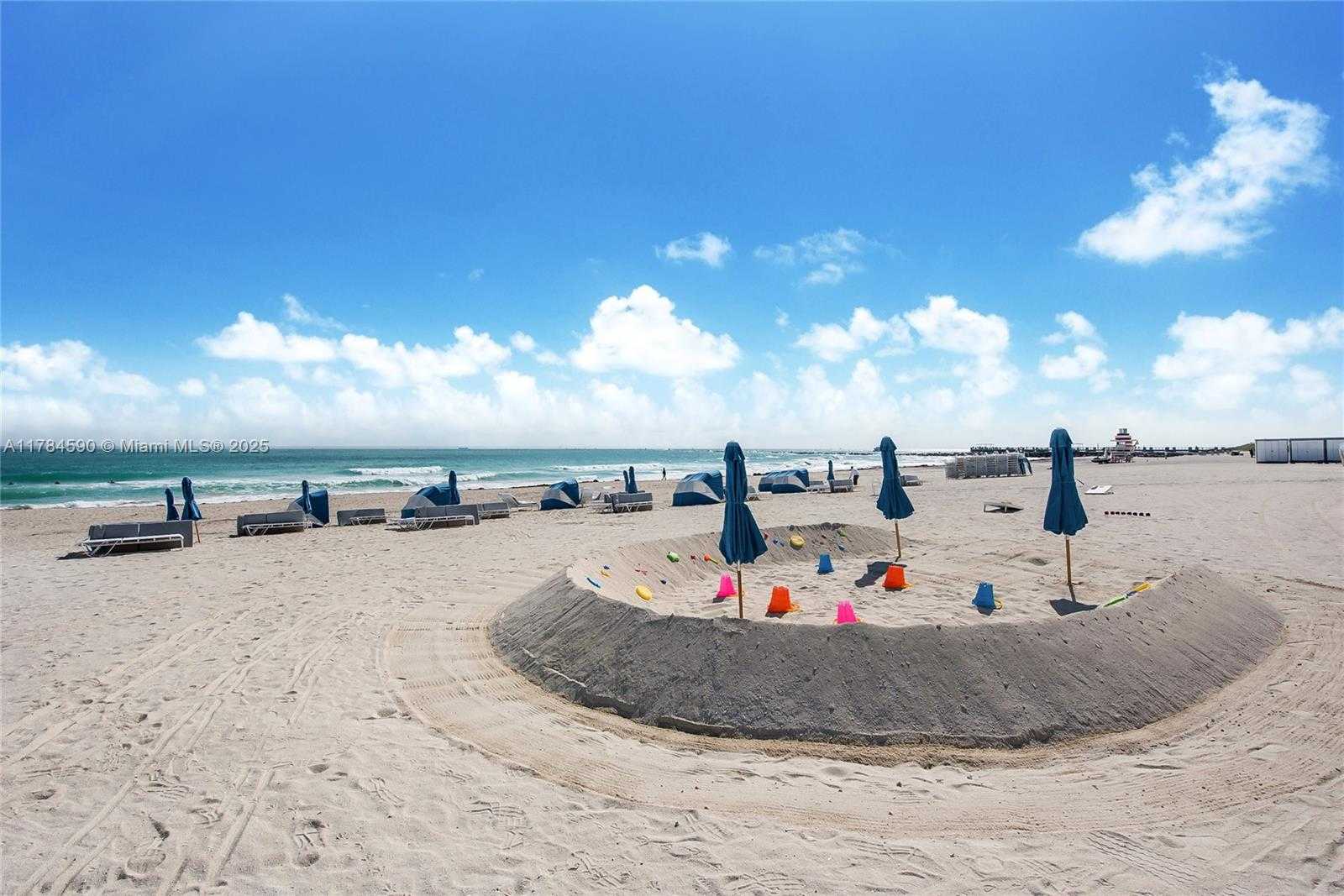 Small Image of 50 SOUTH POINTE DR #503, Miami Beach Number 4