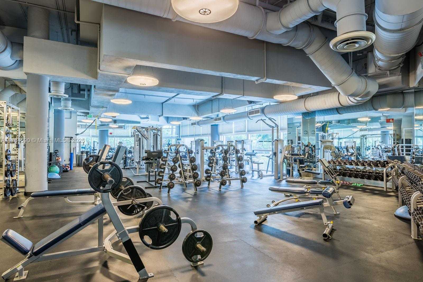 Small Image of 50 SOUTH POINTE DR #503, Miami Beach Number 5