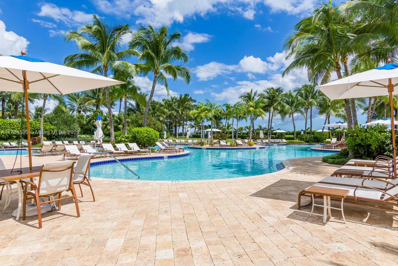 Small Image of 50 SOUTH POINTE DR #503, Miami Beach Number 6