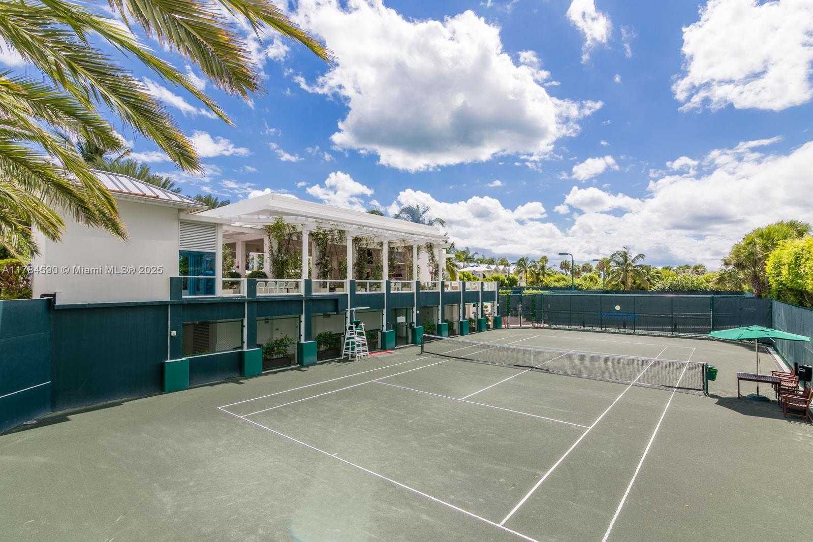 Small Image of 50 SOUTH POINTE DR #503, Miami Beach Number 9