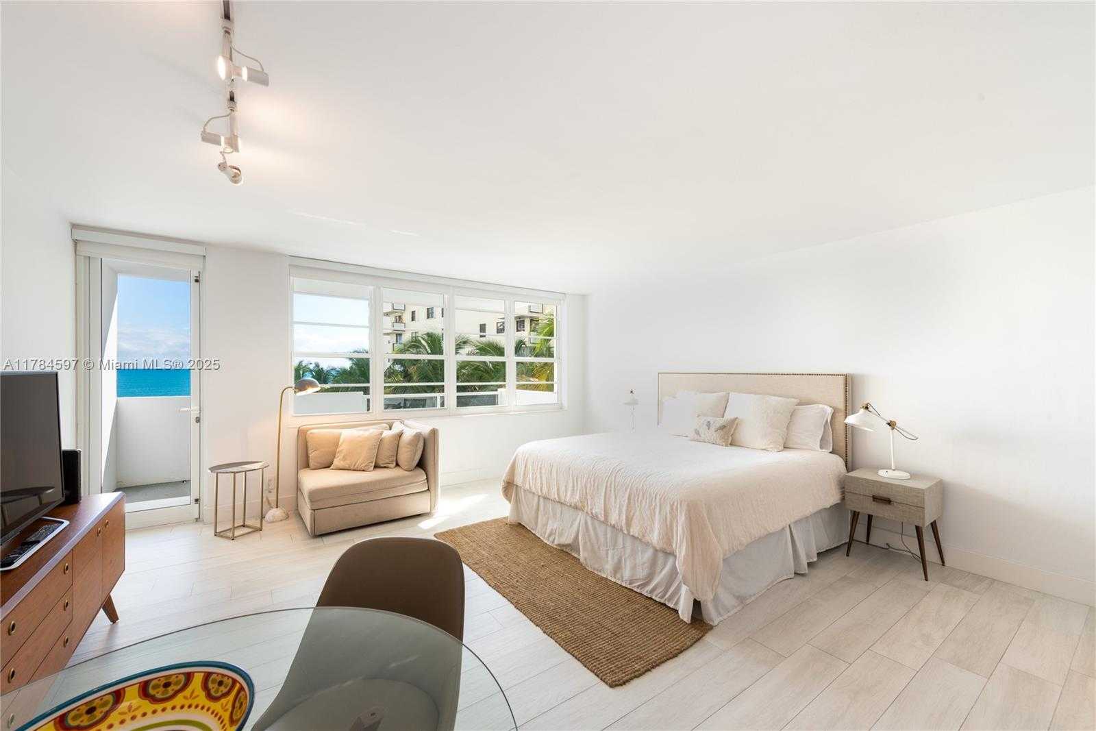Small Image of 100 #619, Miami Beach Number 4