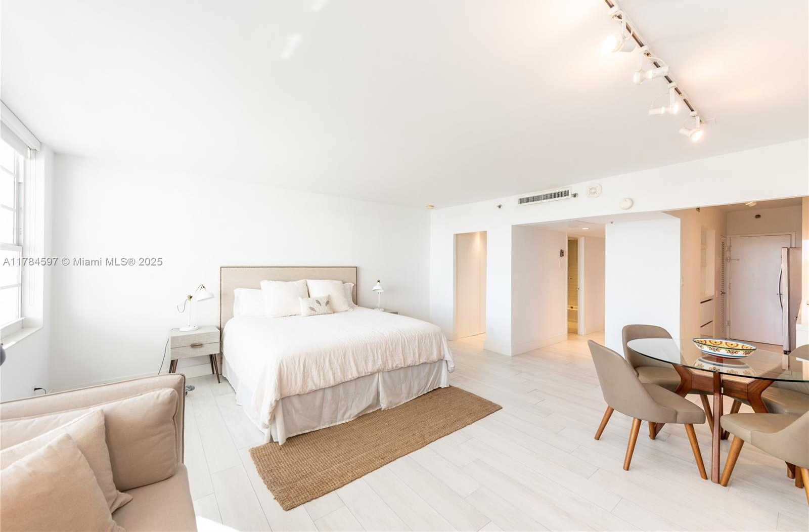 Small Image of 100 #619, Miami Beach Number 6