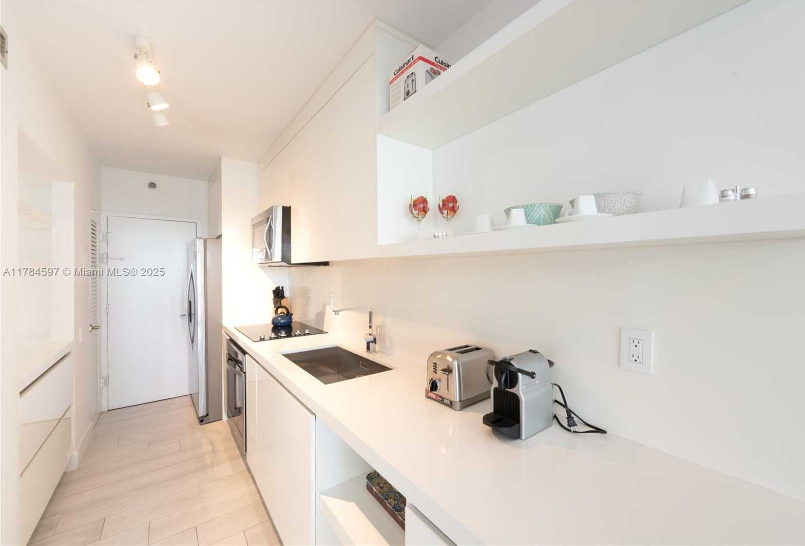 Small Image of 100 #619, Miami Beach Number 8