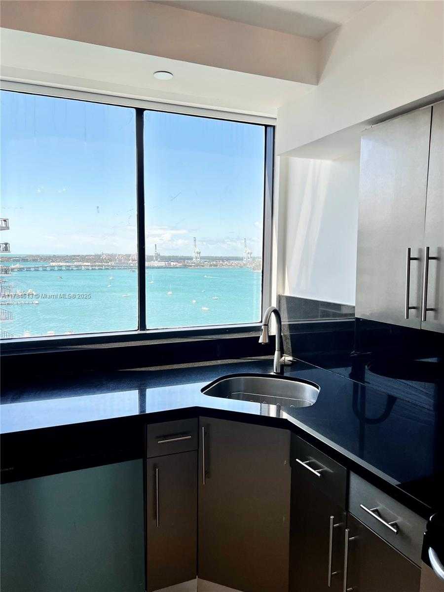 Small Image of 1330 WEST AVE #1604, Miami Beach Number 4