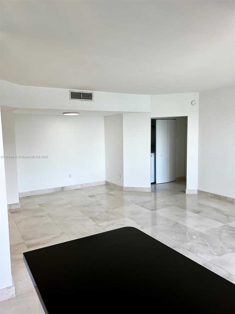 Small Image of 1330 WEST AVE #1604, Miami Beach Number 5