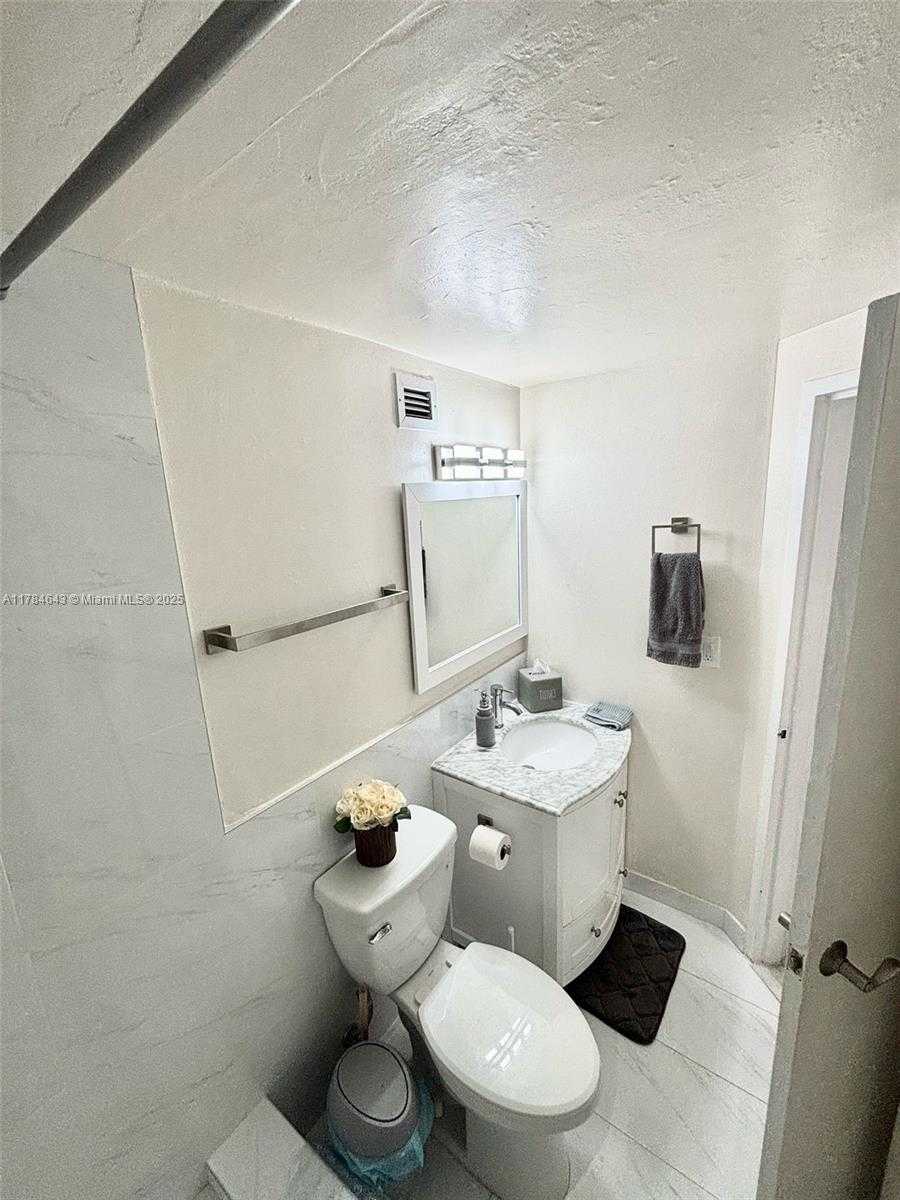 Small Image of 905 BRICKELL BAY DR #1930, Miami Number 14