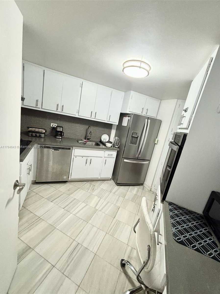 Small Image of 905 BRICKELL BAY DR #1930, Miami Number 4