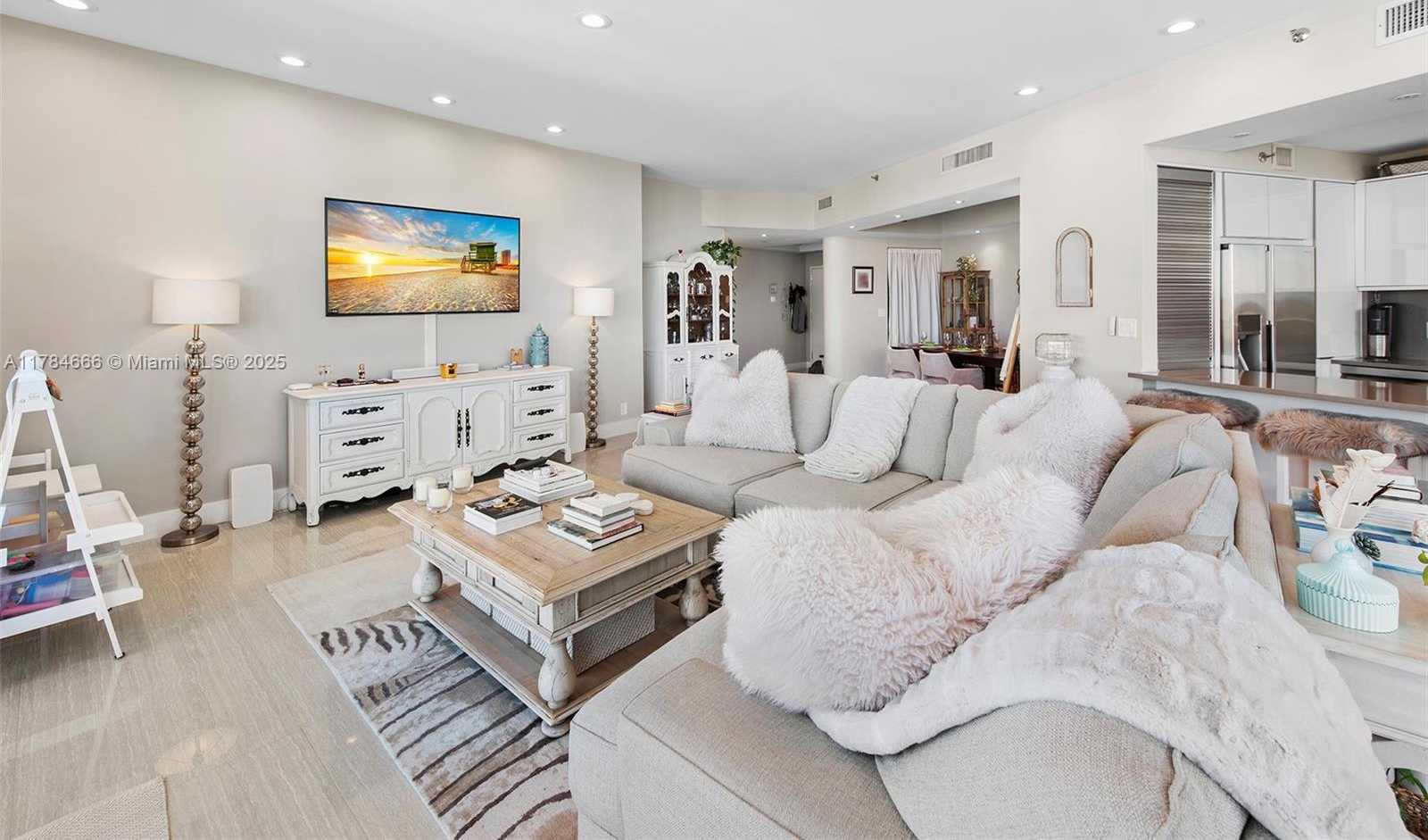 Small Image of 20281 EAST COUNTRY CLUB DR #PH7, Aventura Number 3