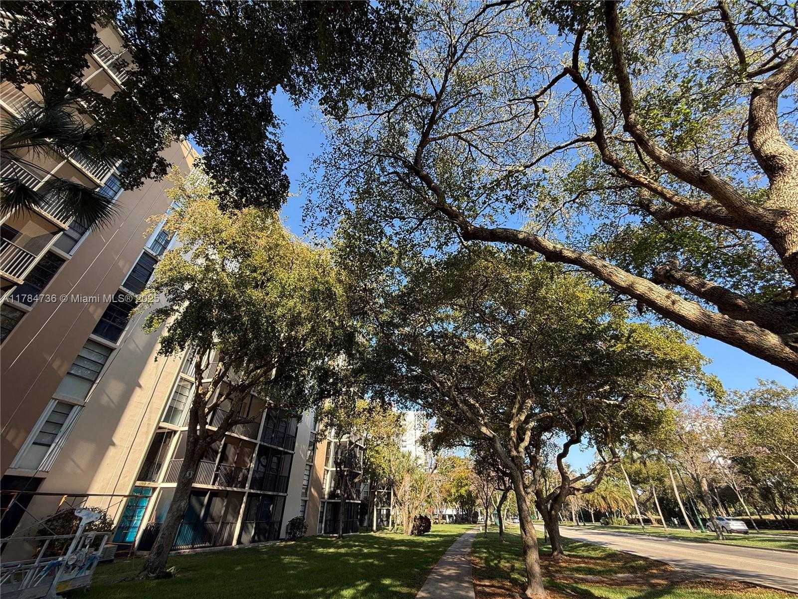 Small Image of 3301 NORTH COUNTRY CLUB DR #106, Aventura Number 13