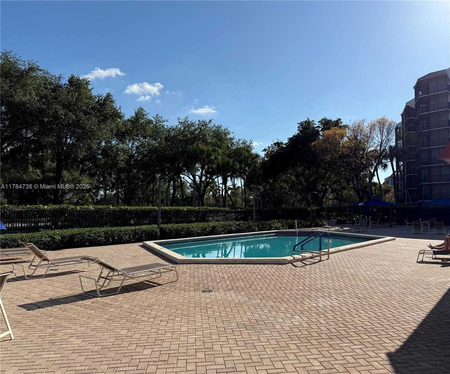Small Image of 3301 NORTH COUNTRY CLUB DR #106, Aventura Number 14
