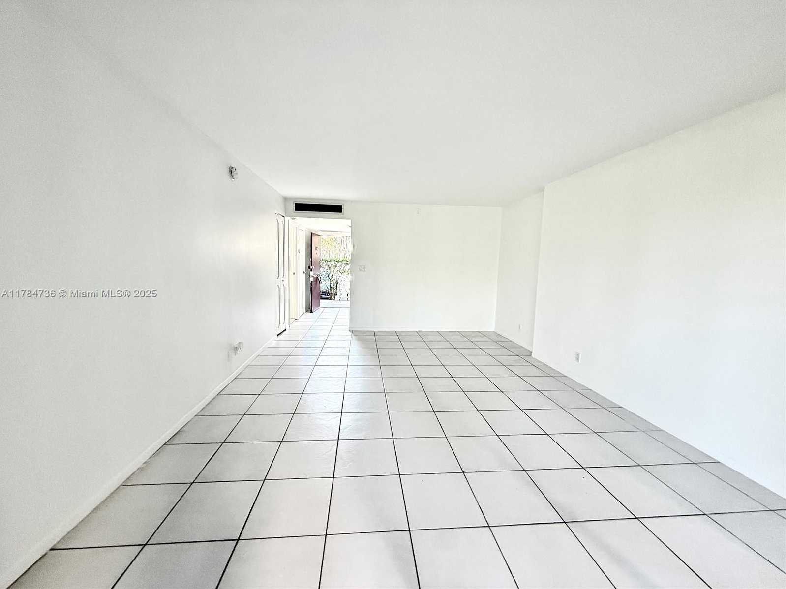 Small Image of 3301 NORTH COUNTRY CLUB DR #106, Aventura Number 2