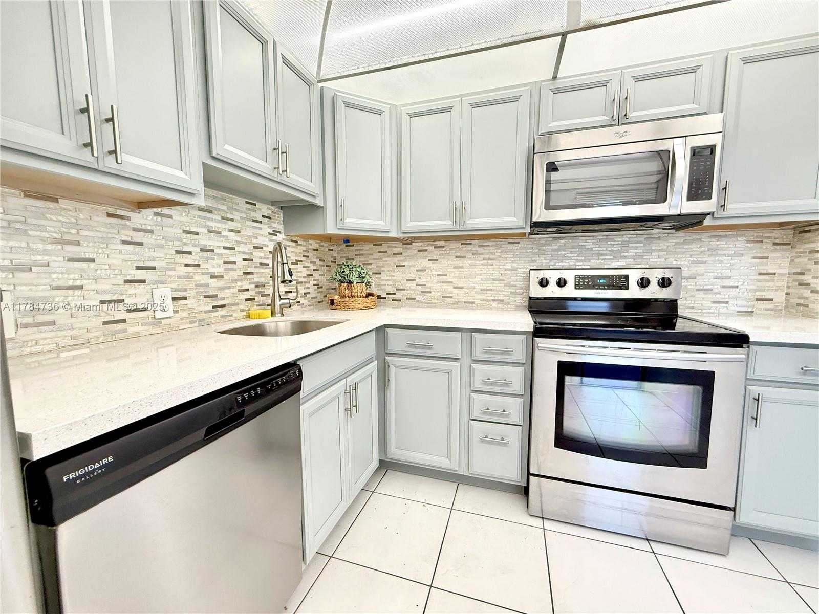 Small Image of 3301 NORTH COUNTRY CLUB DR #106, Aventura Number 3