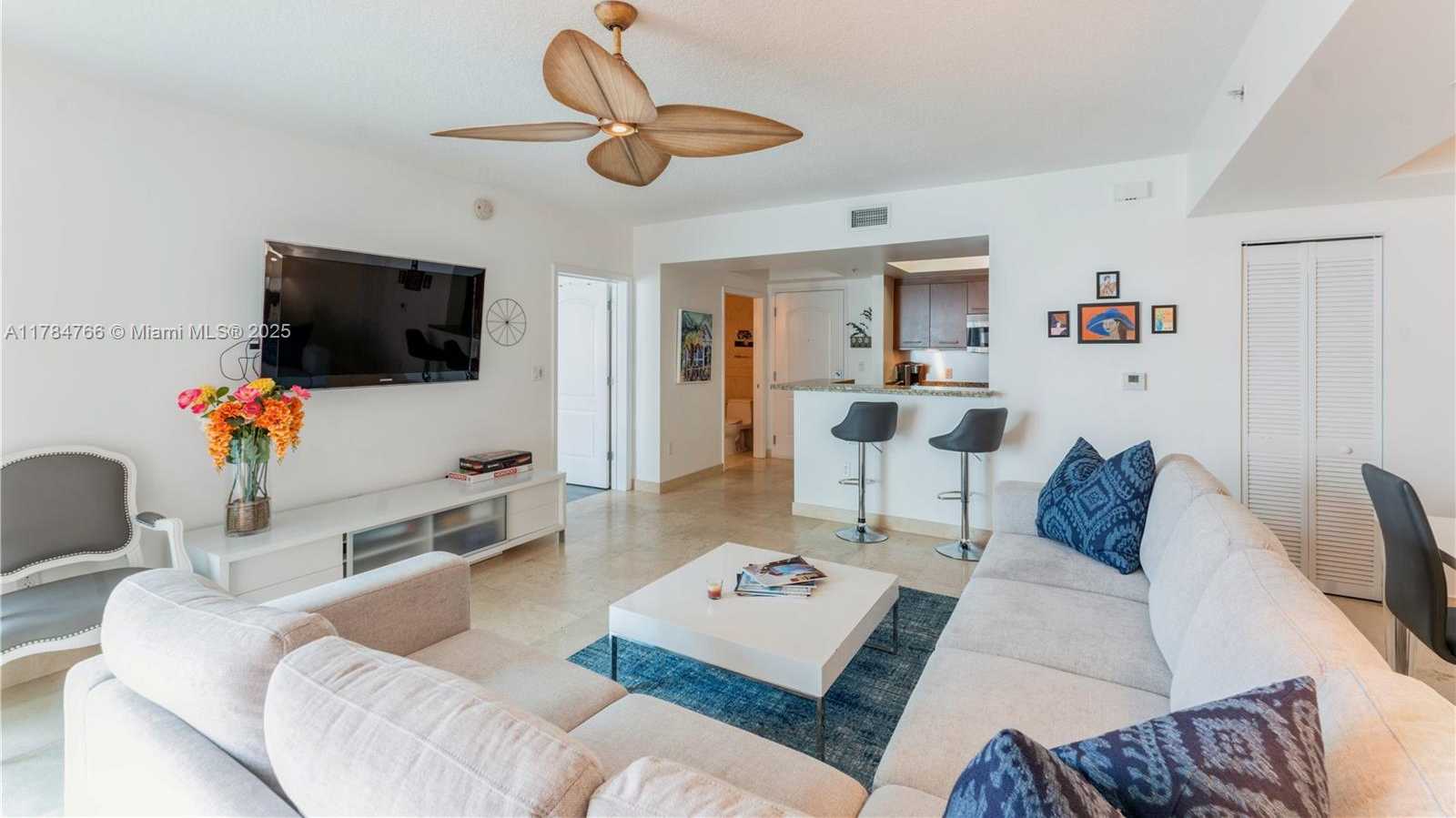 Small Image of 110 WASHINGTON AVE #1714, Miami Beach Number 3
