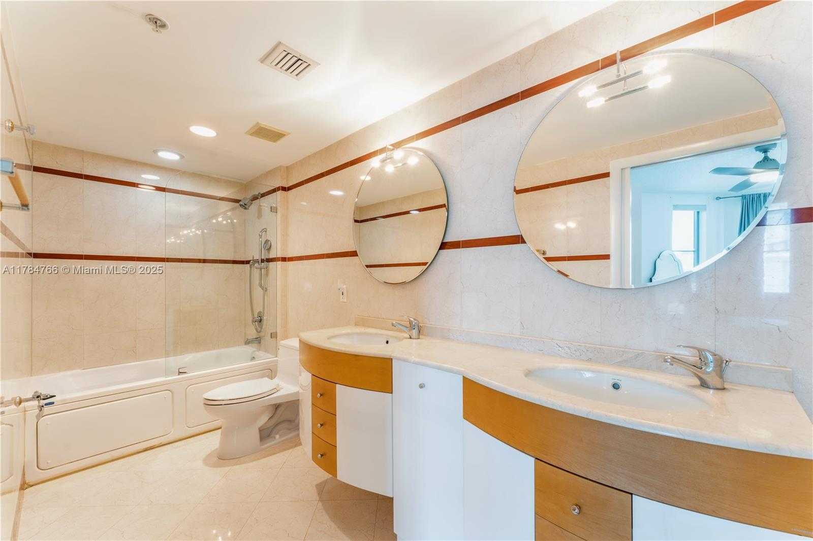 Small Image of 110 WASHINGTON AVE #1714, Miami Beach Number 8