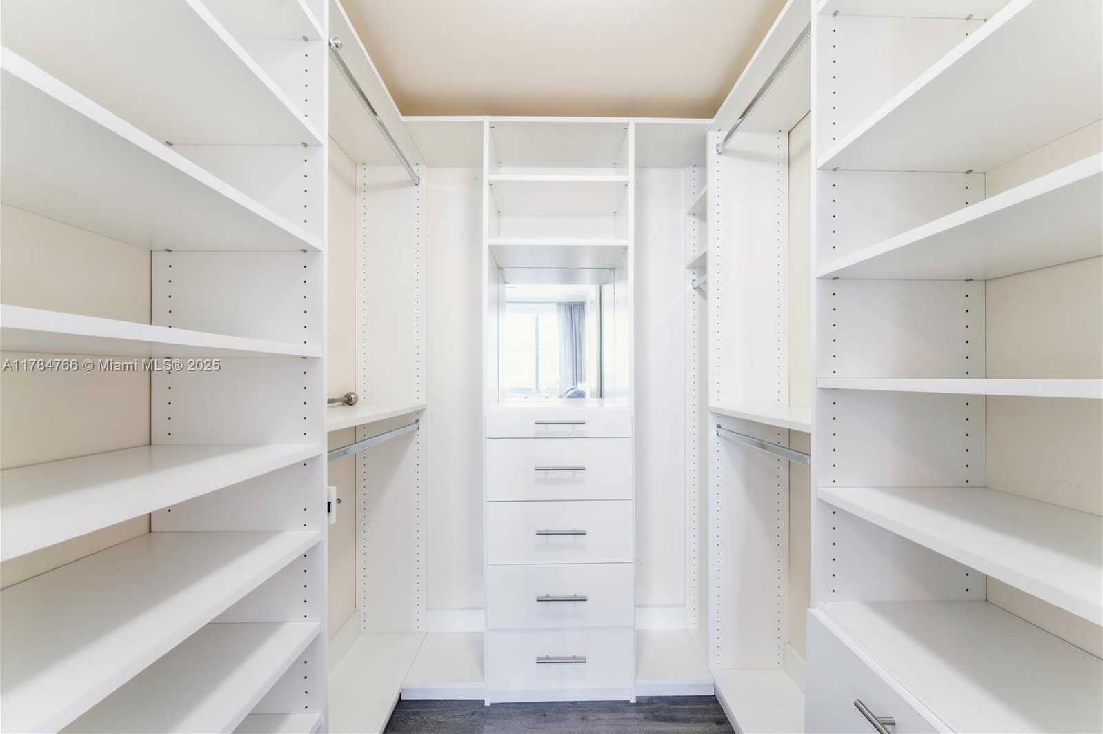 Small Image of 110 WASHINGTON AVE #1714, Miami Beach Number 9