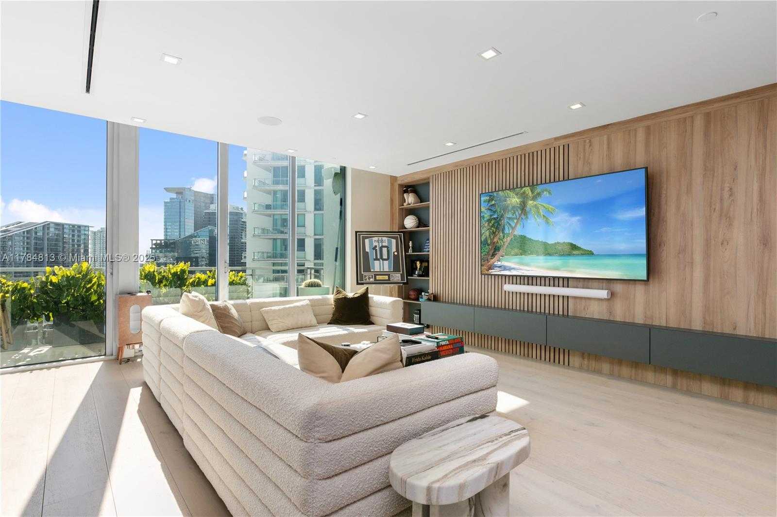 Small Image of 90 SOUTH WEST 3RD ST #PH-14, Miami Number 4