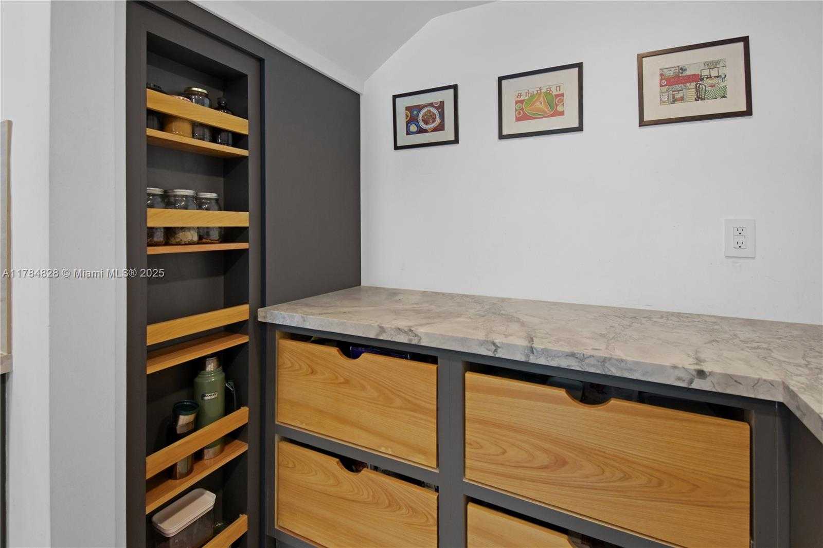 Small Image of 1800 NORTH BAYSHORE DR #1003, Miami Number 10