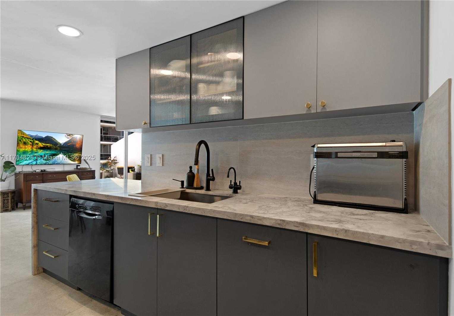 Small Image of 1800 NORTH BAYSHORE DR #1003, Miami Number 11